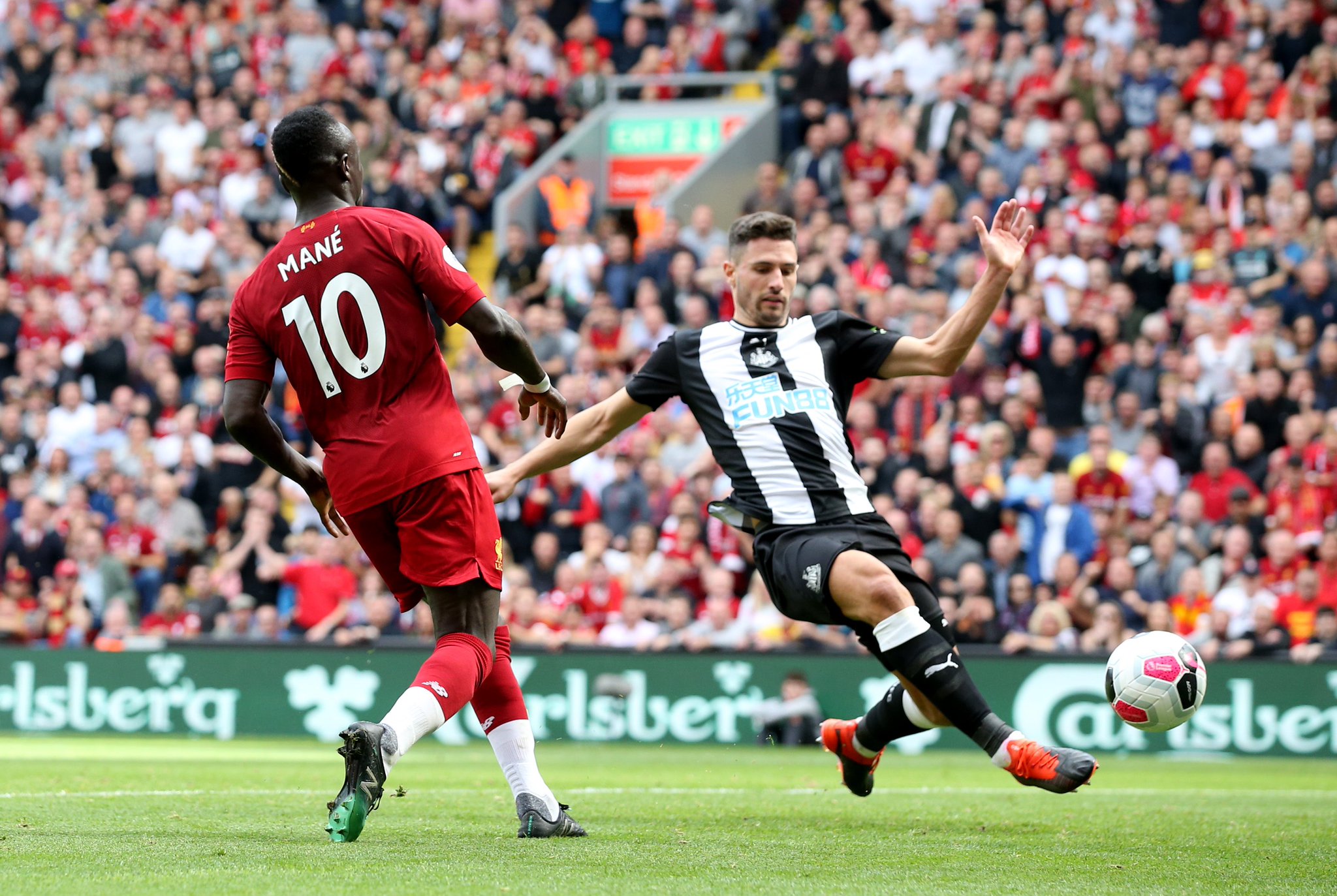 德天空：拜仁将迪亚斯列入引援名单，但尚未与利物浦谈判.